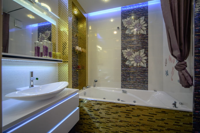 мозаечен панел в интериора на банята