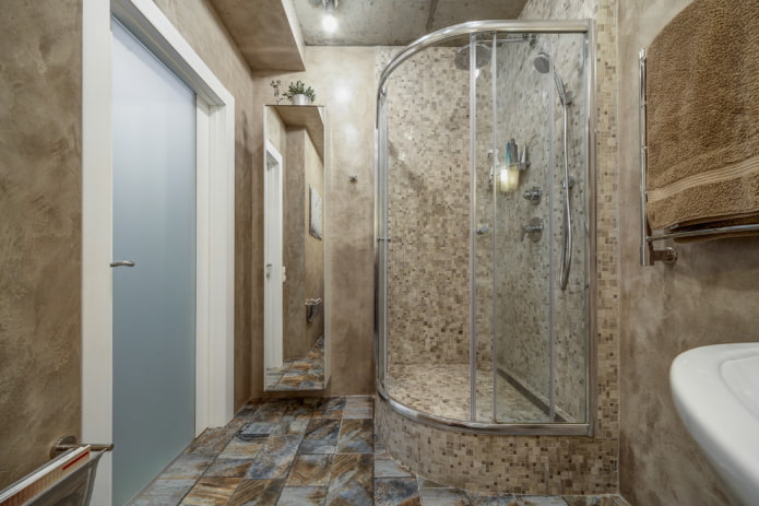 mozaika v sprchovacej kabíne v interiéri kúpeľne