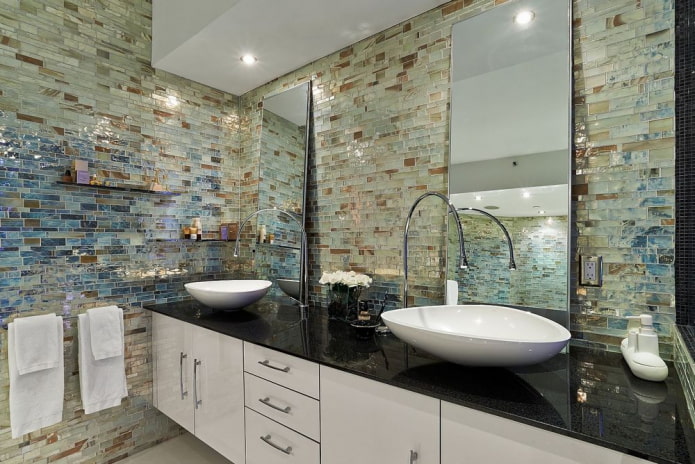 каменна мозайка в интериора на банята