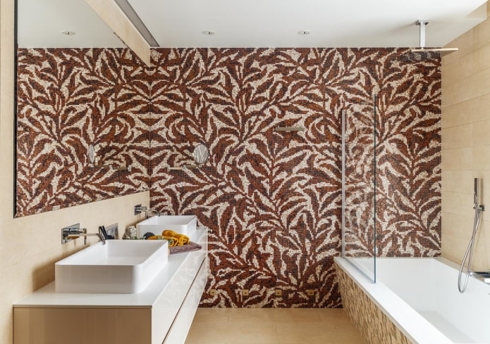 mosaico no interior do banheiro