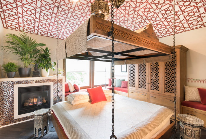 Wiszące łóżko w stylu orientalnym