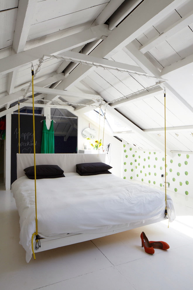 giường treo hình chữ nhật trong nội thất