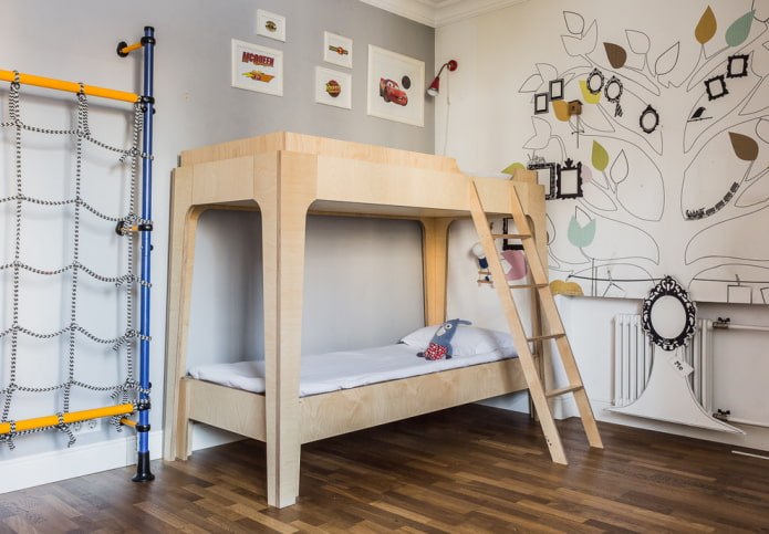 łóżko piętrowe we wnętrzu pokoju dziecinnego