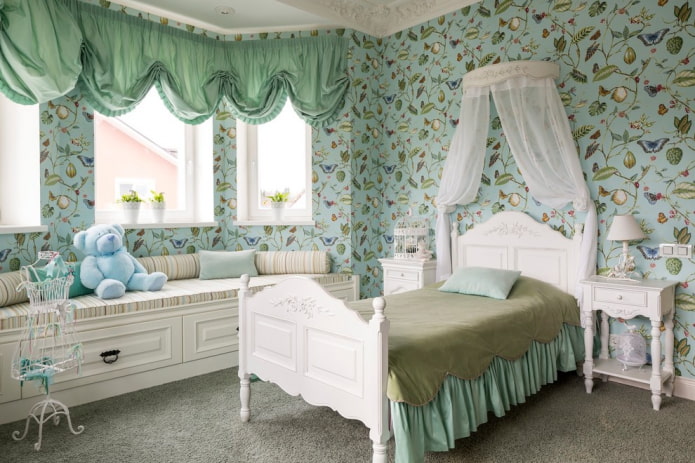 provence postel v dětském pokoji
