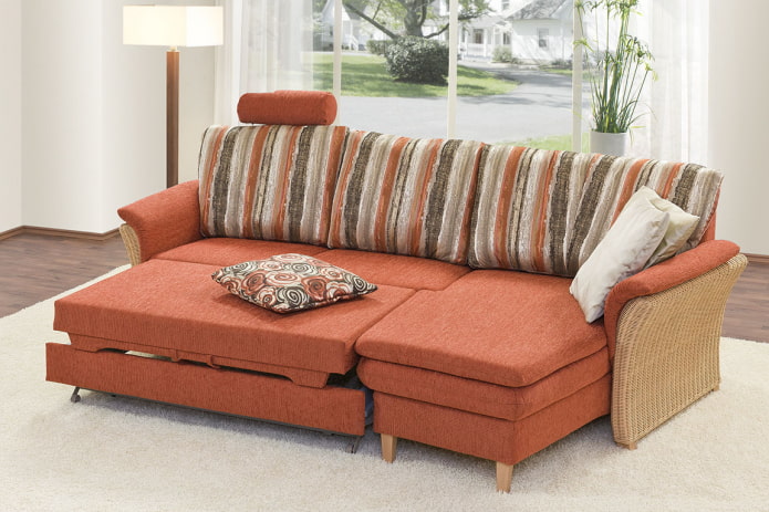 sofá plegable con tapicería de tela en el interior