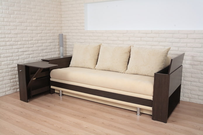sofá dobrável com um pedestal no interior
