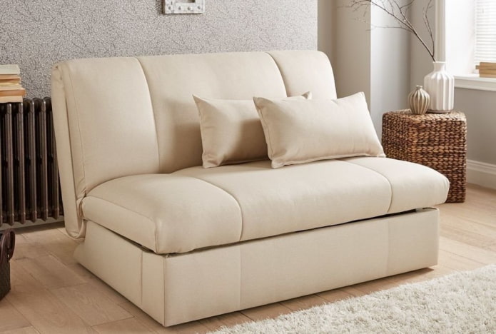 taitettava sohva ilman sivuseinää sisätiloissa