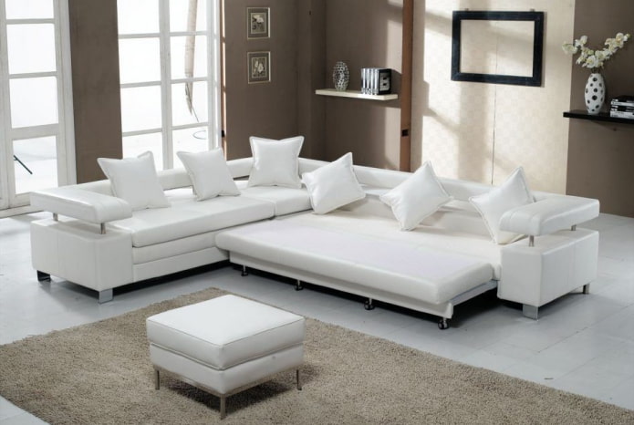 sofá dobrável branco no interior