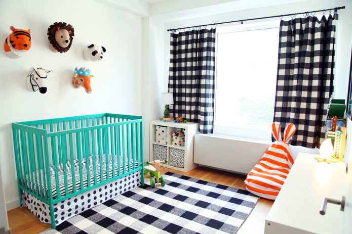 lit turquoise pour bébé à l'intérieur