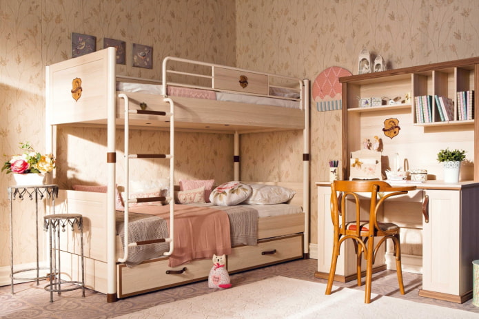 model piętrowy w pokoju dziecinnym w stylu prowansalskim