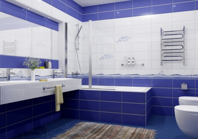 bílé a modré dlaždice v interiéru koupelny