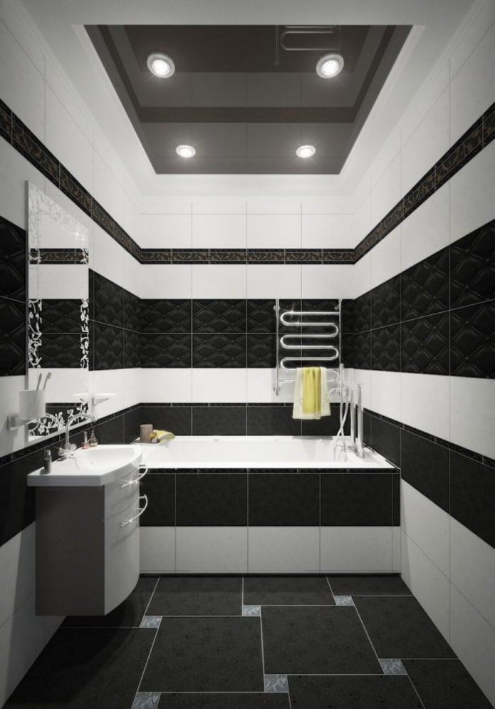 finitura piastrellata in bianco e nero in bagno