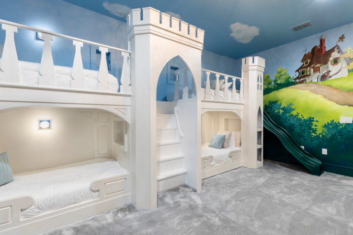 postel ve formě hradu v dětském pokoji