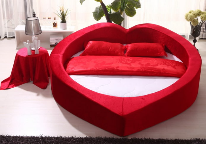 figürliches Bett im Inneren des Schlafzimmers