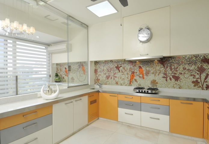 mozaikové panely a interiér kuchyně