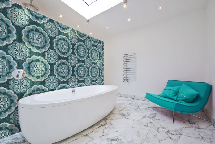 мозаички узорци и украси у унутрашњости купатила