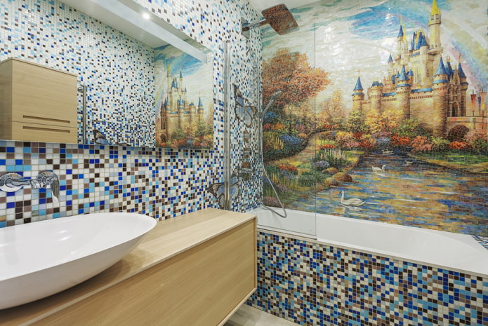 mozaikinis skydelis ir vonios kambario interjeras