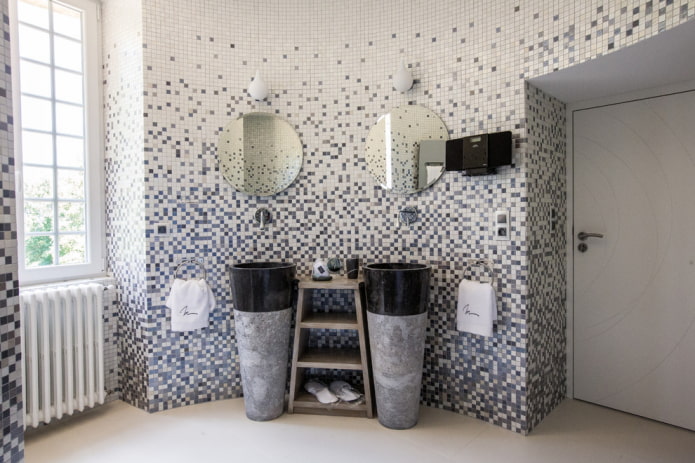 plastikinės mozaikinės plytelės vonios kambaryje