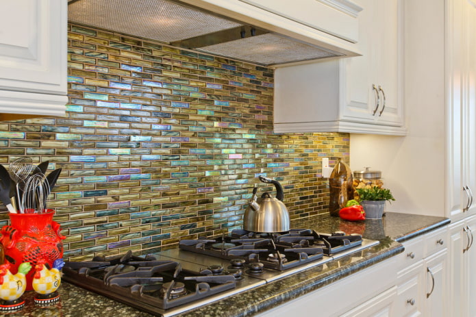 mosaikfliser i køkkenet