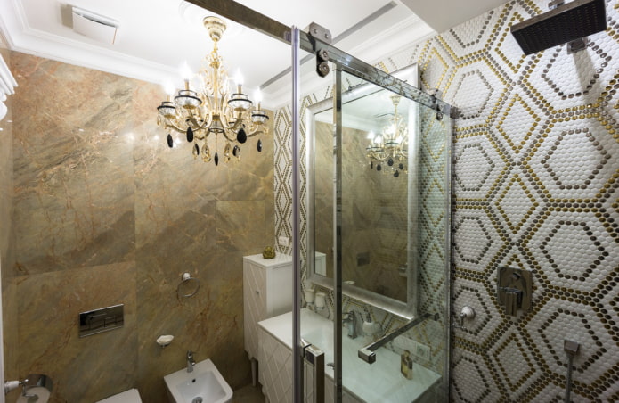 мозаечни геометрични фигури във вътрешността на банята