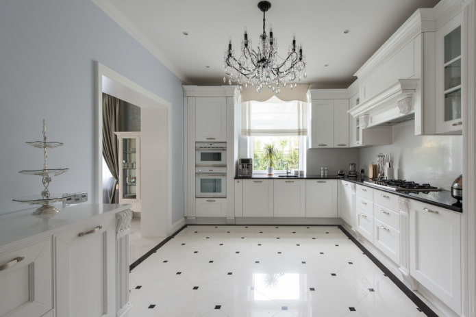 jubin lantai putih di pedalaman dapur