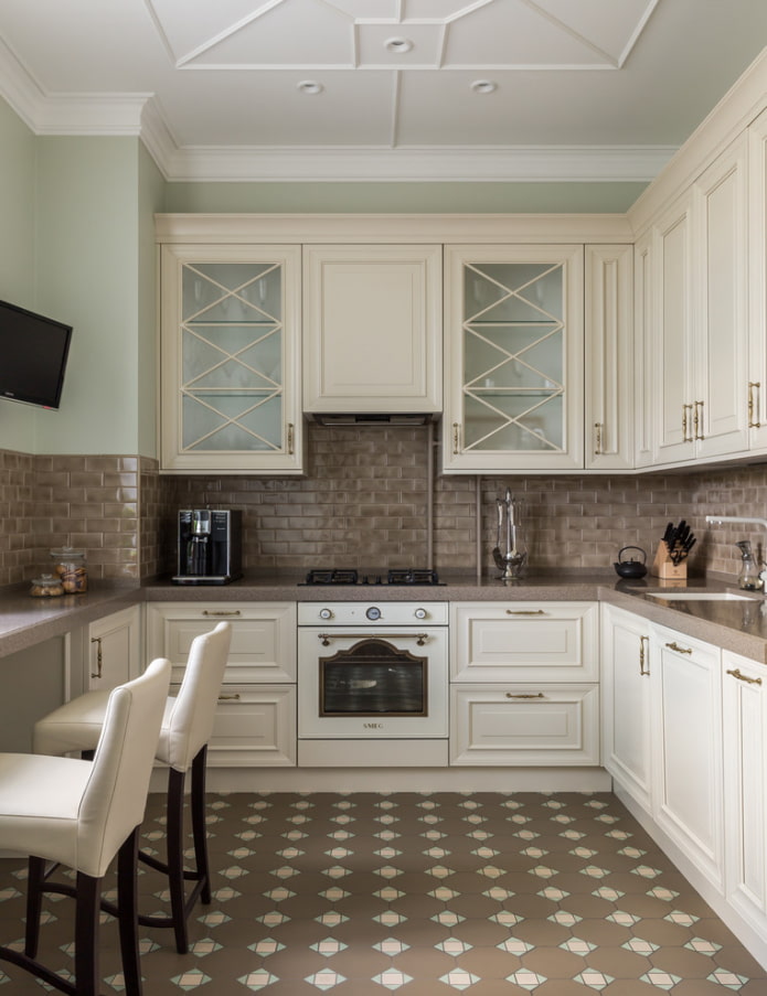diamond-shaped floor tiles in the interior of the kitchen