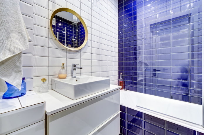 distribución estándar de azulejos en el baño