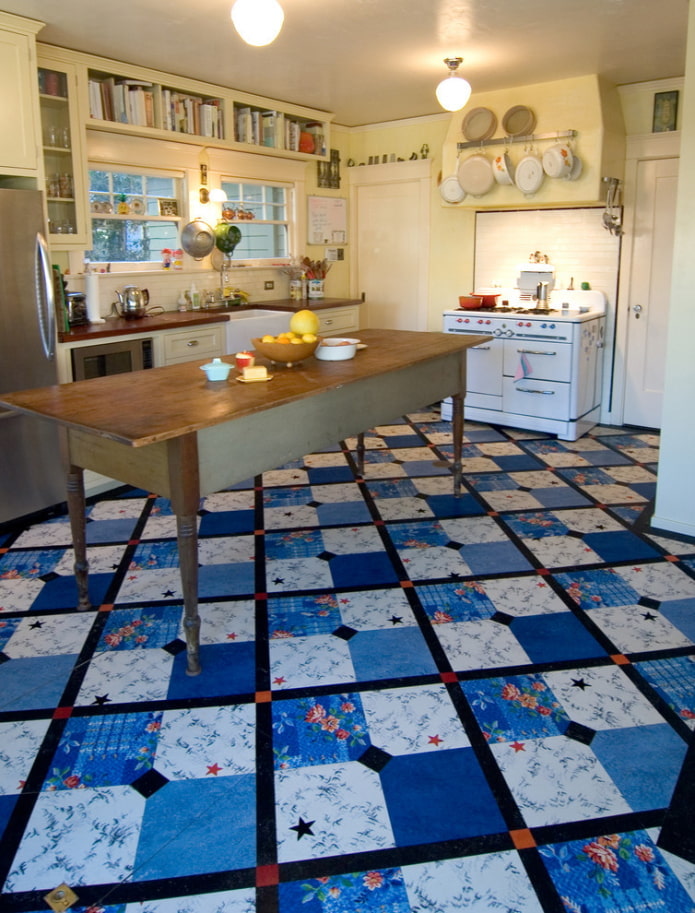 Modrá mozaika na podlahe