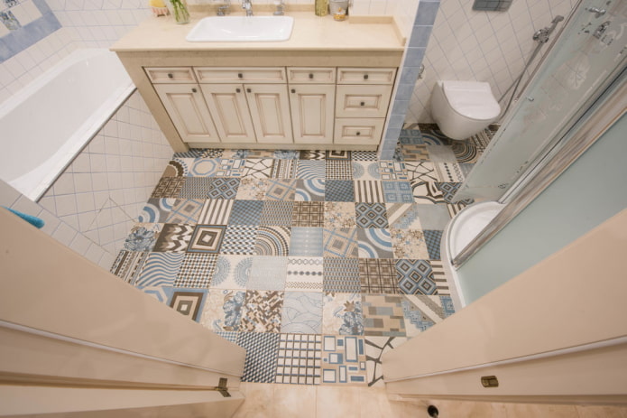 linoléum pour carreaux patchwork dans la salle de bain