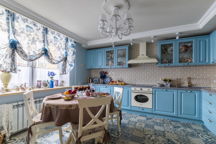 linoléum de style patchwork dans un intérieur de cuisine