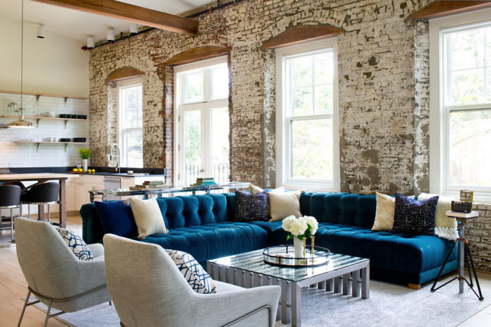Canapea albastră în stil loft