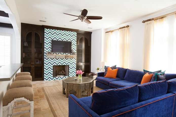 blaues orientalisches Sofa