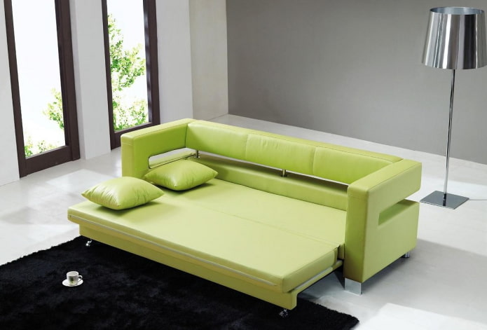 rozkładana sofa zielona we wnętrzu
