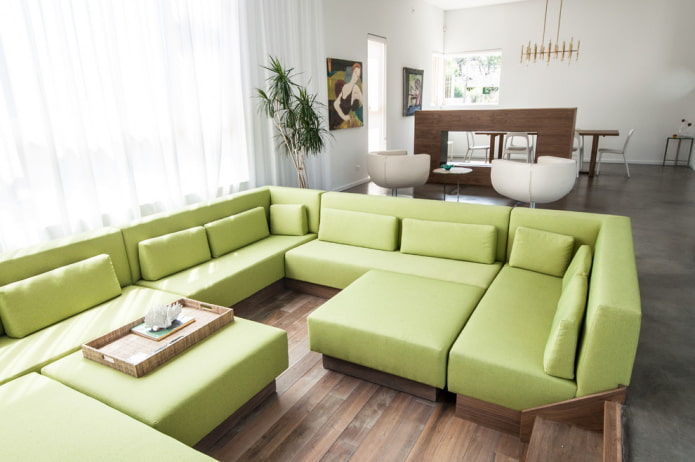 zöld moduláris kanapé a belső terekben