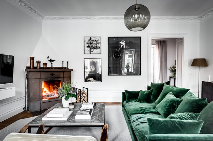 Zelena sofa u skandinavskom stilu
