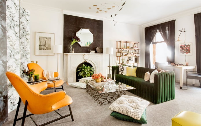 divano verde combinato con poltrone