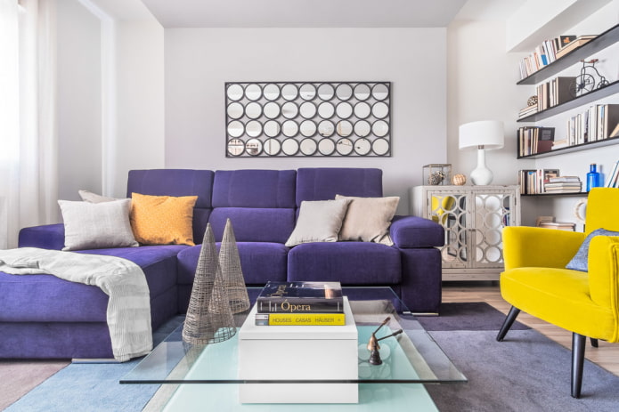 sofá de canto roxo brilhante em estilo moderno