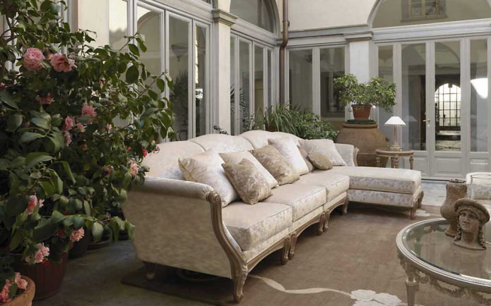 sofá otomano de estilo clásico