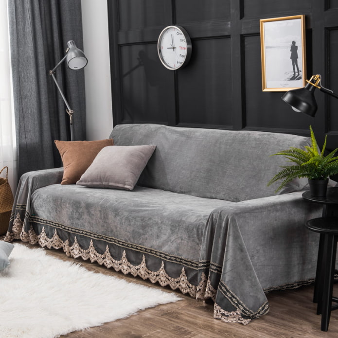 llençol de color gris per sofà a l’interior