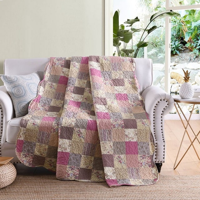 couvre-lit de style patchwork pour canapé à l'intérieur