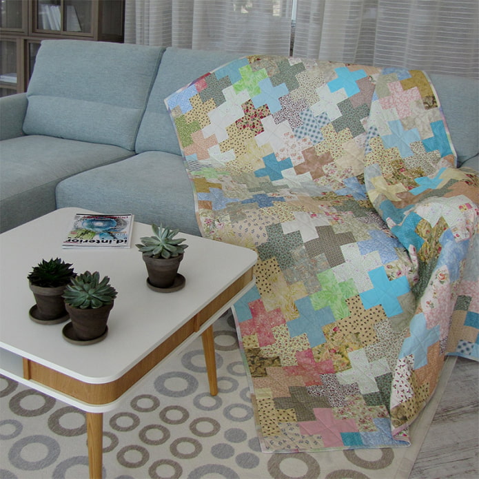 Copriletto in stile patchwork per divano all'interno