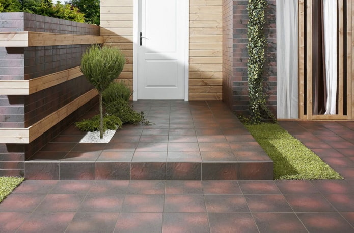 porch with clinker tiled cladding