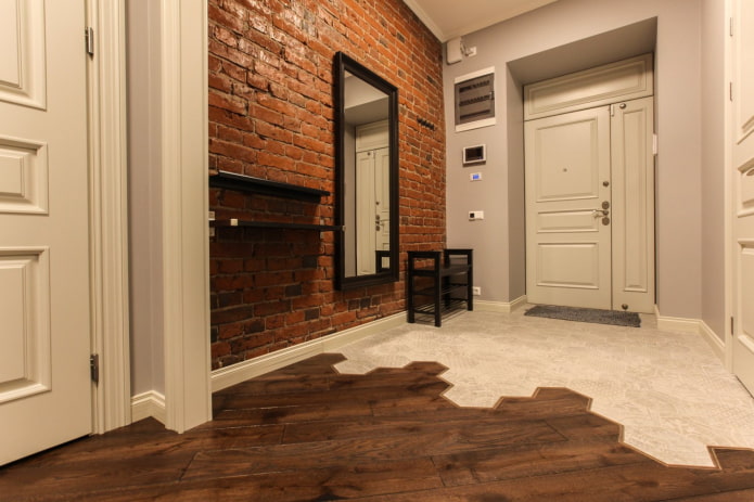 sự kết hợp giữa gỗ và gạch trong nội thất của hành lang