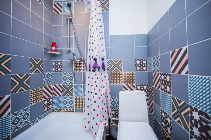lechada para azulejos en el interior del baño