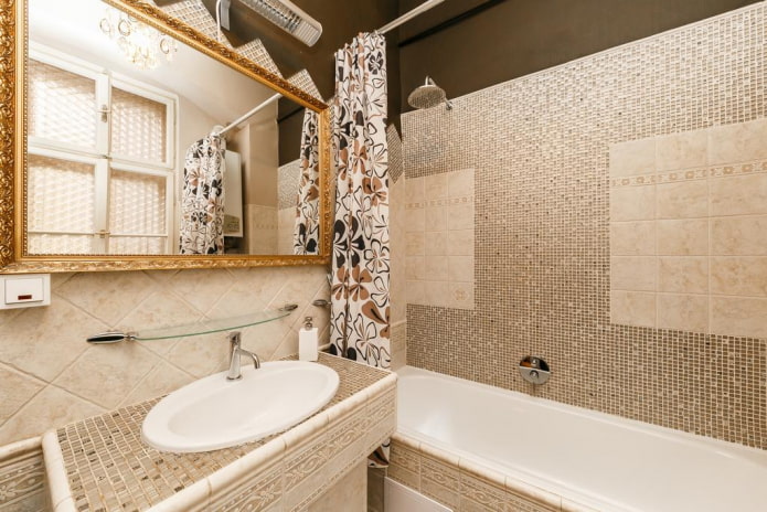 decoración de azulejos en el interior del baño