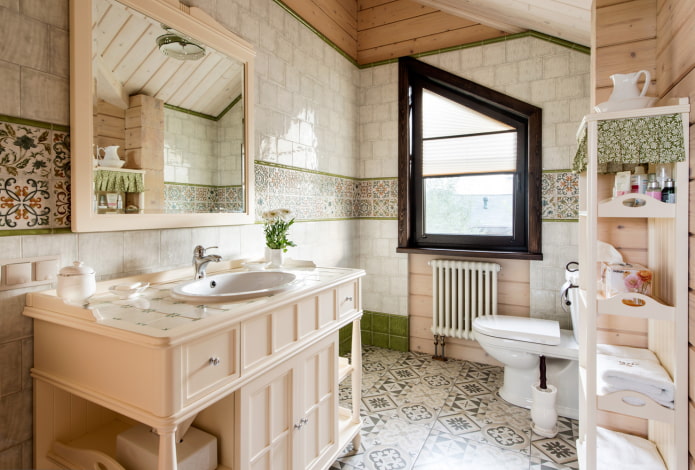 fliser i det indre af badeværelset i provence-stil