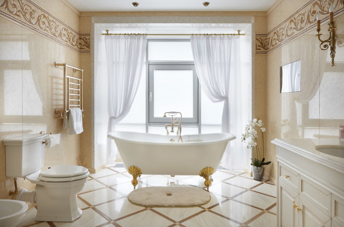 flīzes vannas istabas interjerā klasiskā stilā