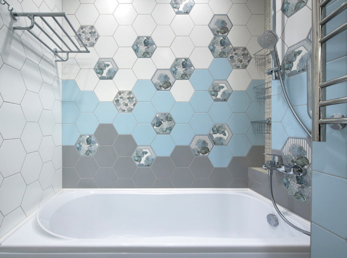 décoration de carreaux avec des nids d'abeilles à l'intérieur de la salle de bain