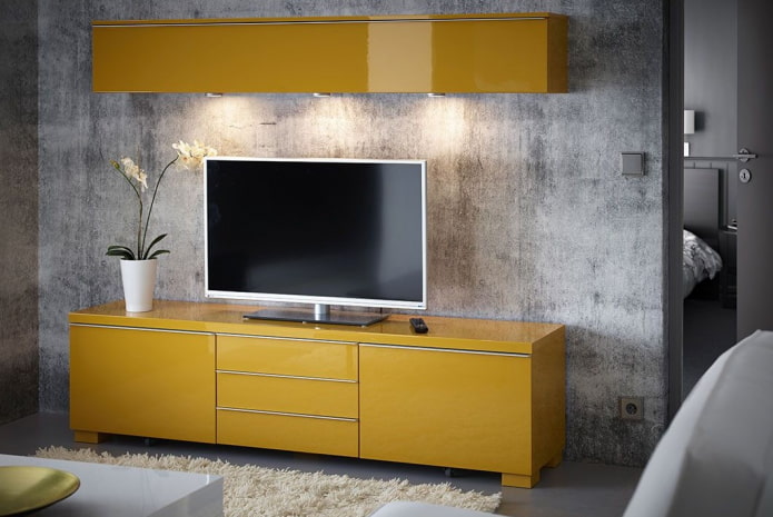 meuble TV jaune à l'intérieur