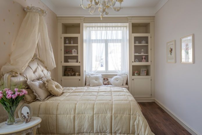 гардероба у унутрашњости дечије собе у класичном стилу